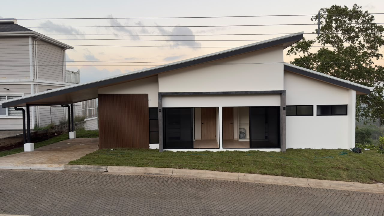 Fachada contemporánea terminada con Panel Exterior WPC